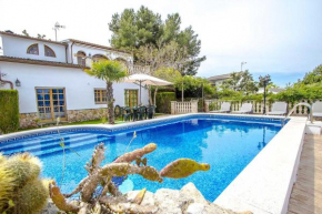 4 bedrooms villa with private pool enclosed garden and wifi at Rocallisa 8 km away from the beach